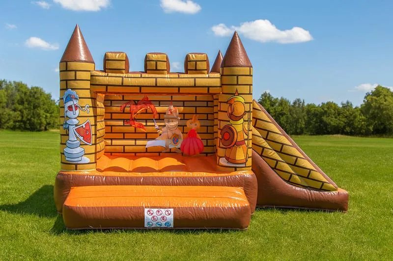Ritterburg mit Rutsche für Geburtstagsfeier in Dresden